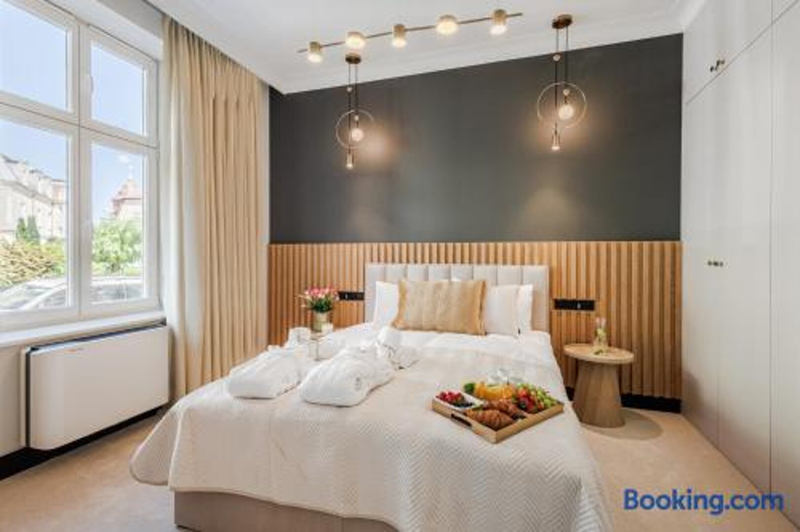 Apartament 106, Bohater&oacute;w Warszawy 14